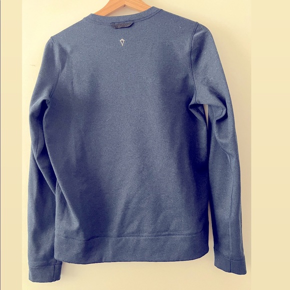 Ivivva | navy crew long sleeve | size 10 | fits like a lululemon 6 - Picture 3 of 4